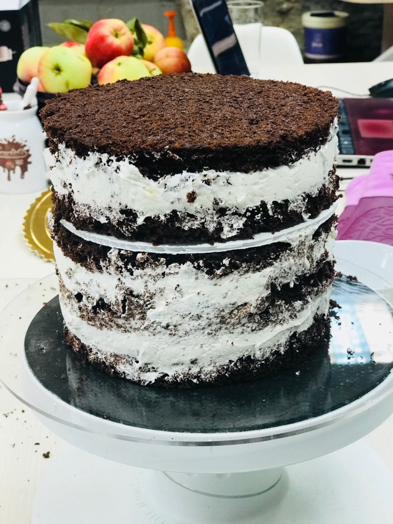 Kõrge tort tugivarrastega